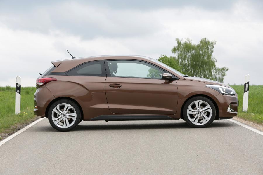  Hyundai i20 Coupe 2015 года  (фото 10 из 30)